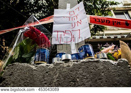 Tel Aviv, Israel - April 08, 2022 Following The Palestinian Terrorist Attack At The Ilka Bar On Dize