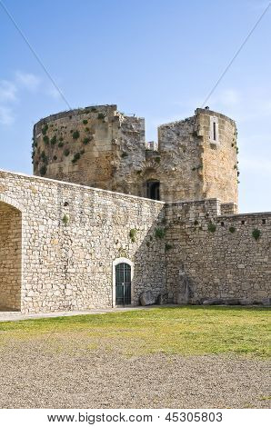 Slottet af Venosa. Basilicata. Italien.