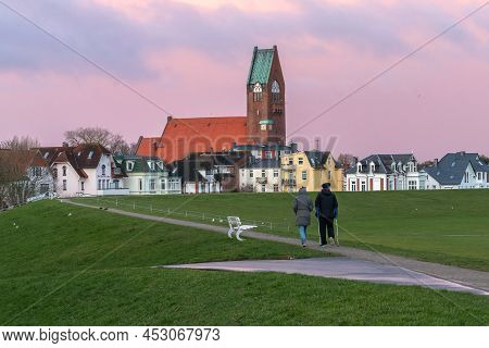 Cuxhaven, Germany - 02.25.2022: Couple Walking On The Walkway On Top Of Flood Barrier In The Port Of