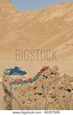 Desert Rose vendute nel deserto del Sahara In Tunisia