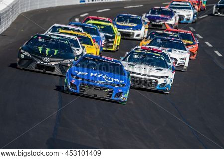 March 20, 2022 - Hampton, GA, USA: Ricky Stenhouse Jr. races for position for position for the Folds of Honnor Quik Trip 500 at Atlanta Motor Speedway in Hampton, GA.