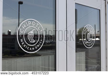 Richmond - Circa April 2022: Chipotle Mexican Grill Restaurant. Chipotle Is A Chain Of Burrito And T