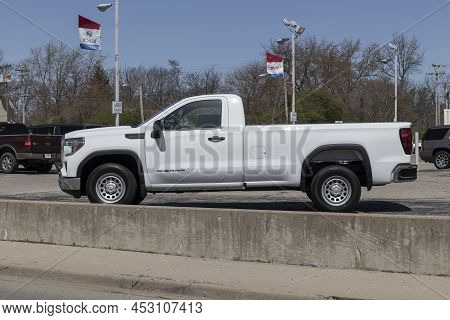 Richmond - Circa April 2022: Gmc Sierra 1500 Limited Pro Display At A Dealership. Gmc Offers The Sie