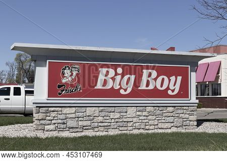 Richmond - Circa April 2022: Frisch's Big Boy Restaurant, Home Of The Big Boy Hamburger.