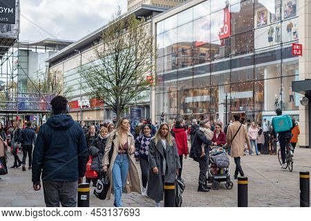 Manchester, England, Uk - 13 April, 2022 City Centre Of Manchester During Springtime. People During 
