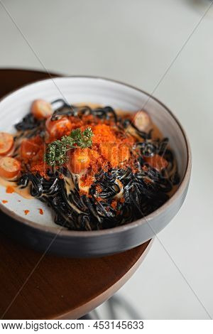 Spaghetti Cream Sauce With Ebiko .