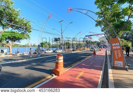 Londrina, Pr, Brazil - December 19, 2021: View Of Avenida Higienopolis During Christmas Season, Next