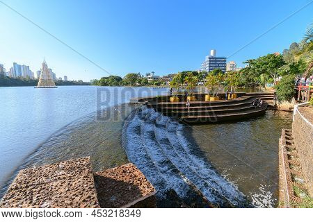 Londrina, Pr, Brazil - December 19, 2021: View Of The Cascade Of Igapo Lake. Tourist Destination Of 