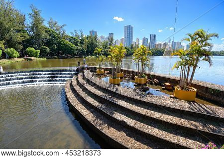 Londrina, Pr, Brazil - December 25, 2021: View Of The Cascade Of Igapo Lake. Tourist Destination Of 