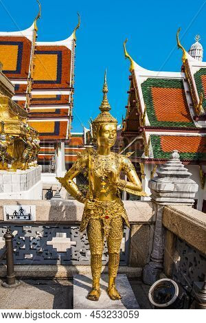 Bangkok, Thailand - January 4, 2010: A Kinnari, A Mythology Figure, Is Watching The Temple In The Gr