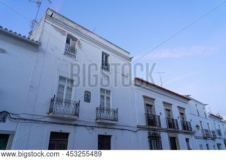 Campo Maior, Portugal - August 28, 2021: Street Of The Fortificated Village Of Campo Maior In Alente