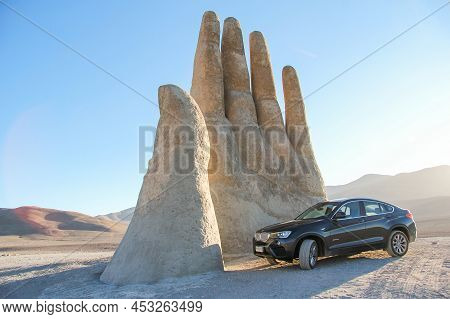 Antofagasta, Chile - November 14, 2015: Black Crossover Car Bmw X4 (f26) Near The Mano Del Desierto 