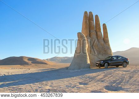 Antofagasta, Chile - November 14, 2015: Black Crossover Car Bmw X4 (f26) Near The Mano Del Desierto 