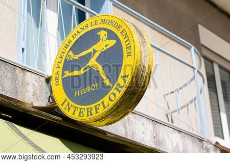 Bordeaux , Aquitaine  France - 04 10 2022 : Interflora Logo Text And Brand Sign Boutique On Wall Fac