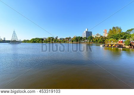 Londrina, Pr, Brazil - December 19, 2021: View Of Igapo Lake And The City Around On A Beautiful Blue