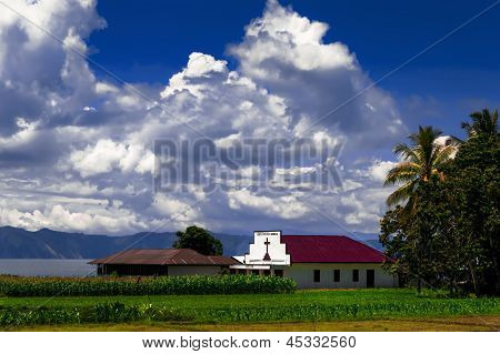 Kościół katolicki Gereja Pentakosta Indonezji. Siarsam, Samosir Island.