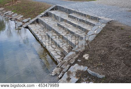 Pond Sluice, Water Reservoirs With Regulation And Concrete Dam Shaft. Guide Profiles Determining Flo