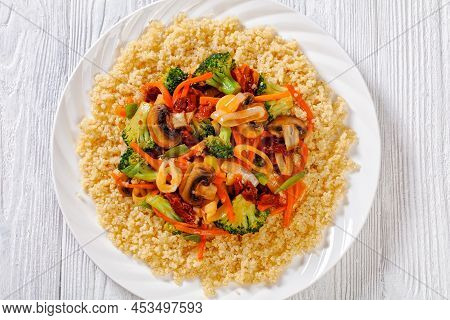 Quinoa Topped With Stir Fried Broccoli, Julienne Carrots, Sun Dried Tomatoes, Leek And Mushrooms On 