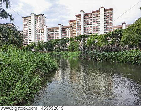Singapore- 9 Apr, 2022: Scenic View From Bishan-ang Mo Kio Park In Singapore. It Is One Of The Large