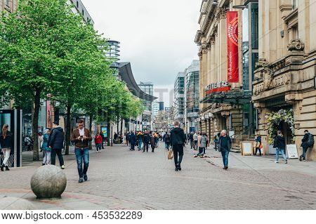 Manchester, England, Uk - 13 April, 2022 City Centre Of Manchester During Springtime. People During 