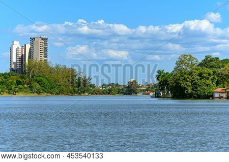 Landscape Of Igapo Lake, Londrina - Pr, Brazil. Beautiful City Lake, With Trees Around The Shore And