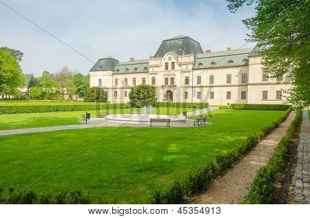 Manor house (dnes muzeum) v Humenne, Slovensko.
