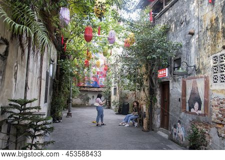 Kuala Lumpur, Malaysia- Apr 17, 2022: The Old Historical Houses And Shops At Lorong Or Jalan Panggun