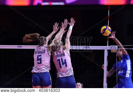 Ankara, Turkey - December 18, 2021: Robin De Kruijf And Joanna Wolosz In Action During Itambe Minas 
