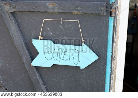 Arrow Vintage Shop Sign French Text Ouvert Means Open