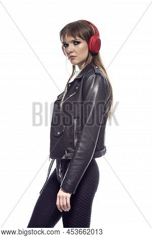 Relaxed Winsome Young Caucasian Female In Sport Fitness Outfit And Leather Jacket Posing With Wirele