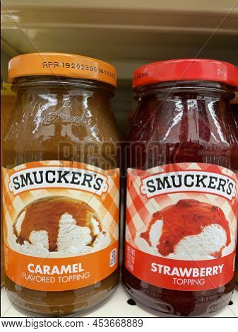 Grovetown, Ga Usa - 12 15 21: Ice Cream Toppings On A Retail Store Shelf Smuckers Topping Caramel St