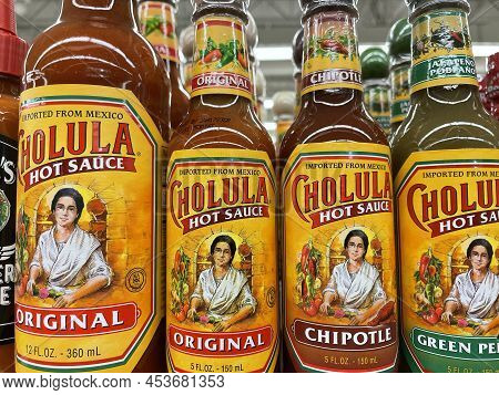 Grovetown, Ga Usa - 12 15 21: Cholula Hot Sauce On A Retail Store Shelf
