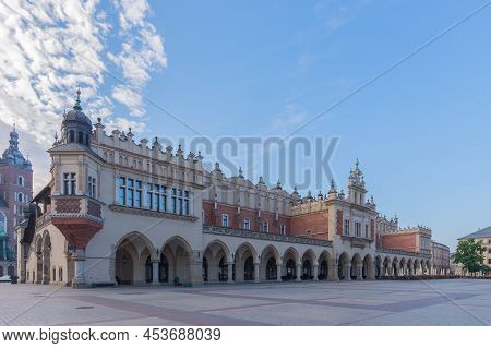Cracow, Poland - 4th Of July 2021: Main Square Of The Old Town With Famous Cloth Hall (called Sukkie