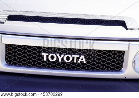 Bordeaux , Aquitaine  France - 04 26 2022 : Toyota Fj Cruiser Logo Text And Brand Sign Of Car Four W