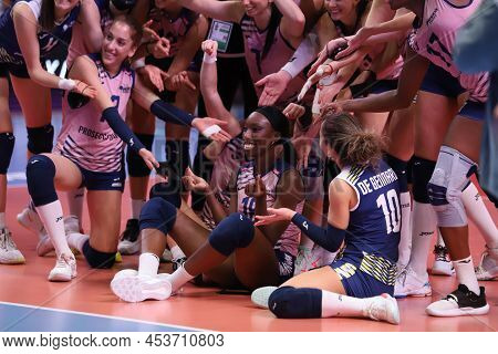 Ankara, Turkey - December 18, 2021: Imoco Volley Conegliano Players Celebrating Winning Of Itambe Mi