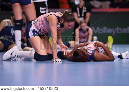 Ankara, Turkey - December 18, 2021: Imoco Volley Conegliano Players Celebrating Winning Of Itambe Mi