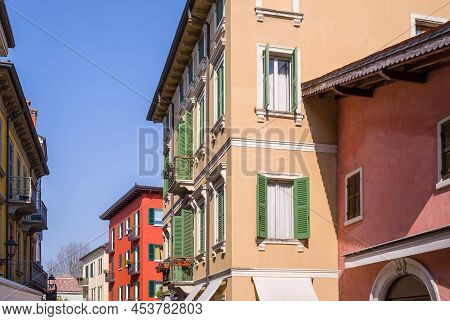 Italy, Peschiera Del Garda, The Colorfull Houses Of The Old Town