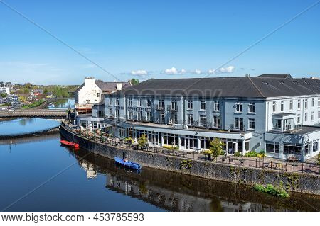 Kilkenny, Ireland- April 20, 2022: The River Court Hotel On The River Nore In Kilkenny  Ireland.