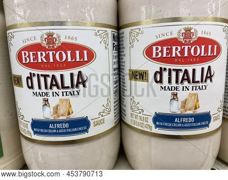Grovetown, Ga Usa - 04 30 22: Retail Store Spaghetti Sauce Bertolli D Italia