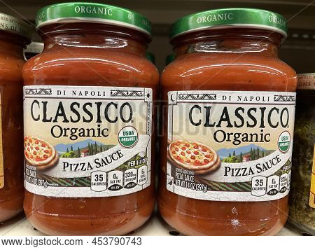 Grovetown, Ga Usa - 04 30 22: Retail Store Spaghetti Sauce Classico Organic
