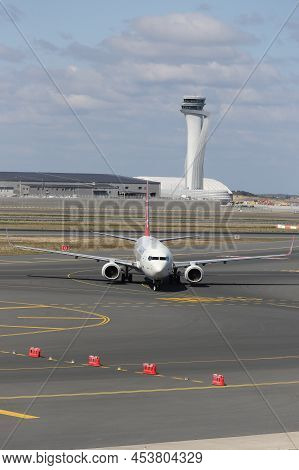 Istanbul, Turkey - October 05, 2021: Turkish Airlines Boeing 737-9f2er (cn 40986) Landing To Istanbu