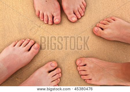 Fødder på stranden