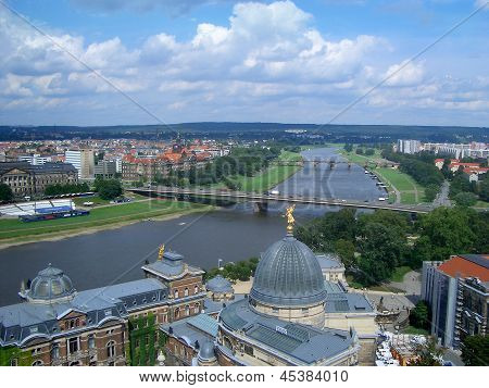 Panoramatický výhled na Drážďany a řeky Labe, Německo