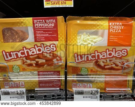 Grovetown, Ga Usa - 03 05 22: Retail Store Interior Lunchables And Price Tag