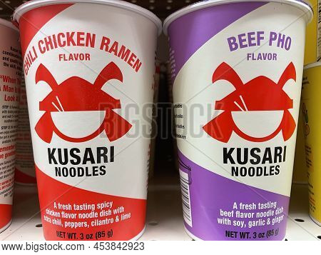 Grovetown, Ga Usa - 03 05 22: Retail Store Interior Kusari Noodles Variety