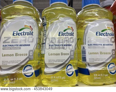 Grovetown, Ga Usa - 03 05 22: Retail Store Sports Drinks Electrolit Lemon Breeze