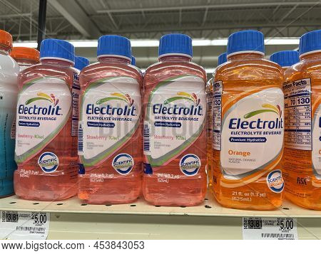 Grovetown, Ga Usa - 03 05 22: Retail Store Sports Drinks Electrolit Variety And Shelf Tag