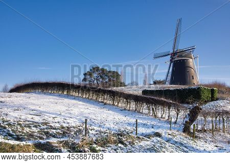 Windmill Op De Vrouweheide Close To Ubachsberg