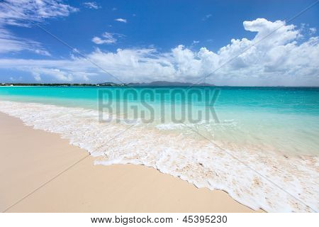 Smukke strand på Anguilla island, caribiske