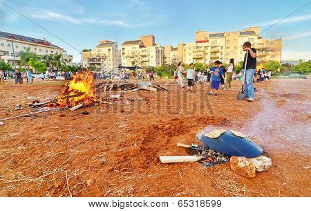 Lag Baomer Taboon And Bonfires In Israel